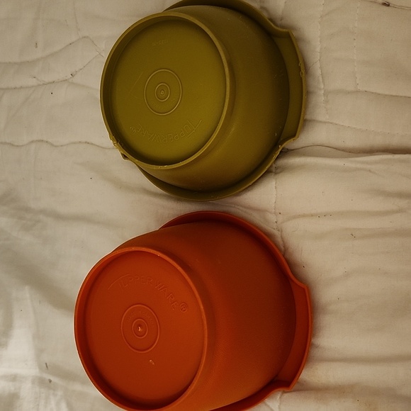 TUPPERWARE Vintage Bowls Without Lids, Orange Bigger than Green, EUC - Picture 4 of 4